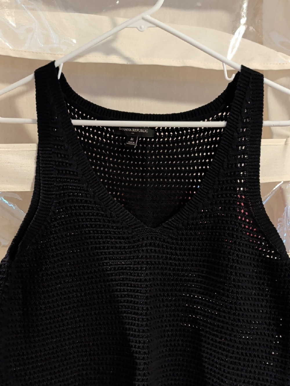 Banana Republic Black Open-Weave V-Neck Tank - Picture 3 of 4